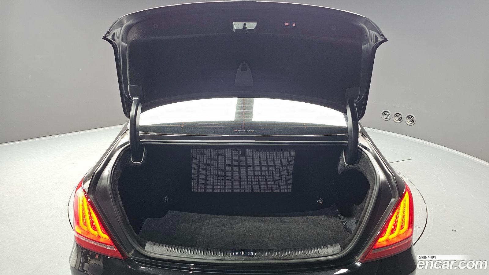 Genesis EQ900