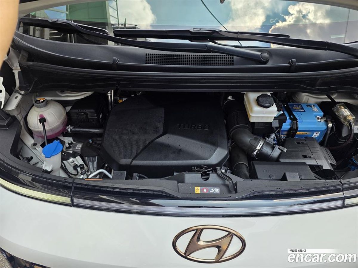 Hyundai Staria
