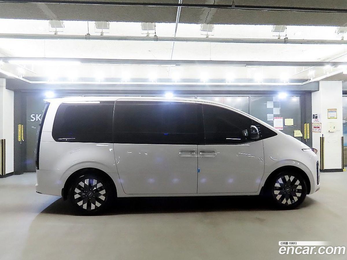 Hyundai Staria