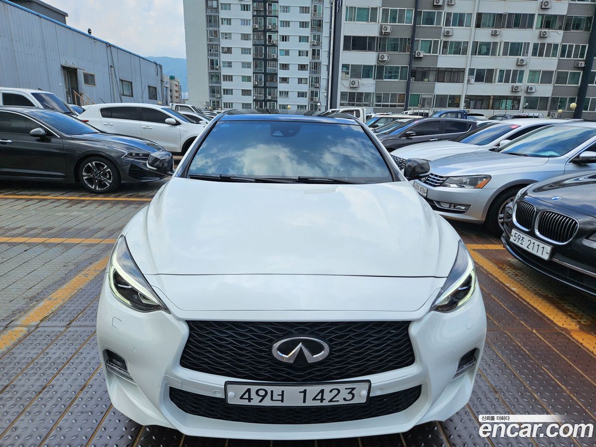 Infiniti Q30