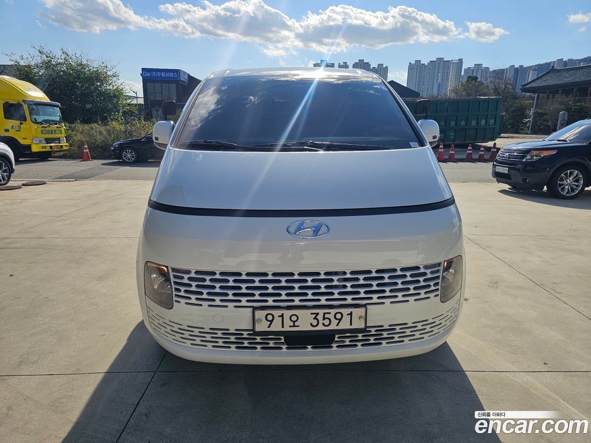 Hyundai Staria