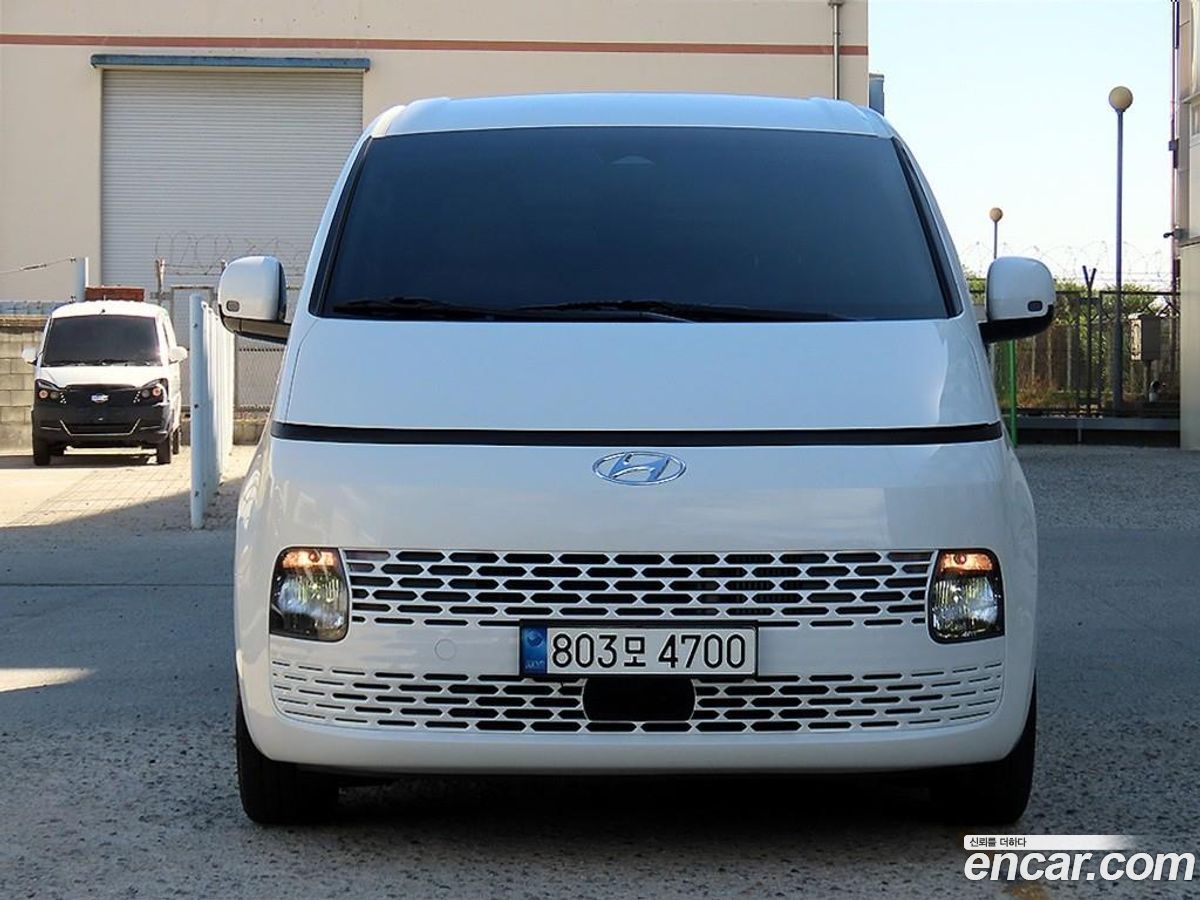 Hyundai Staria