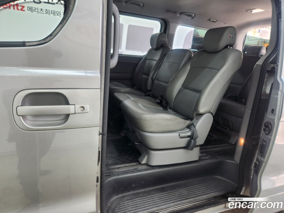 Hyundai Starex