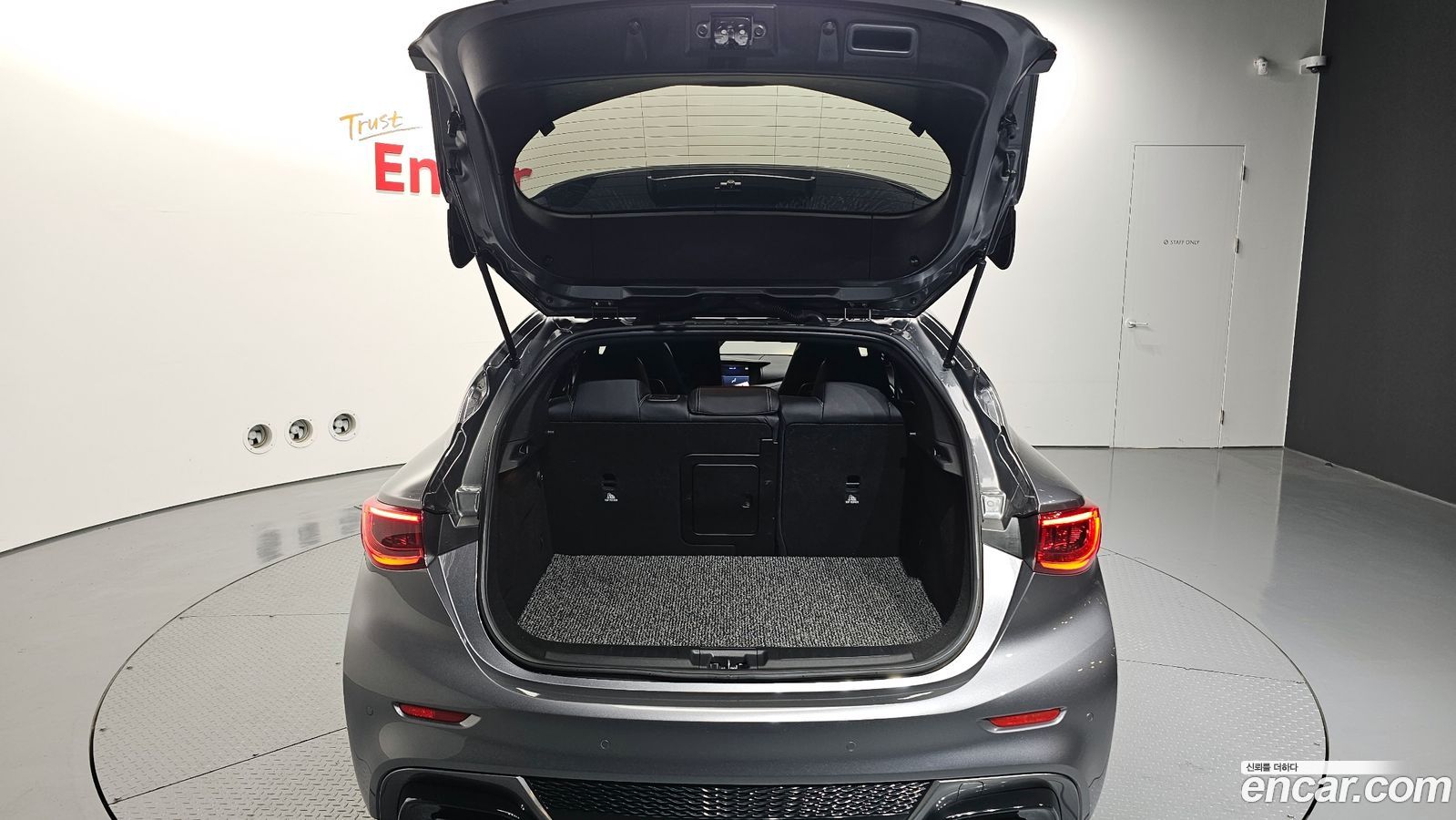 Infiniti Q30