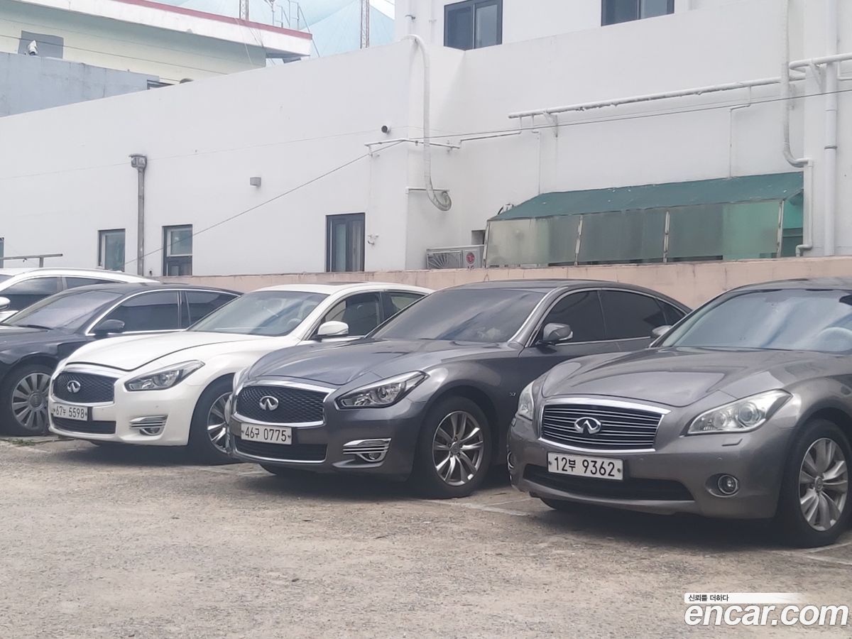Infiniti Q70