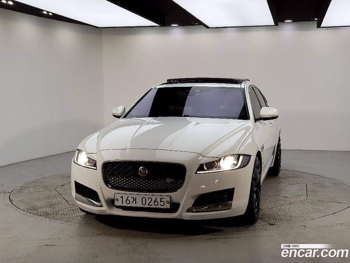 Jaguar XF