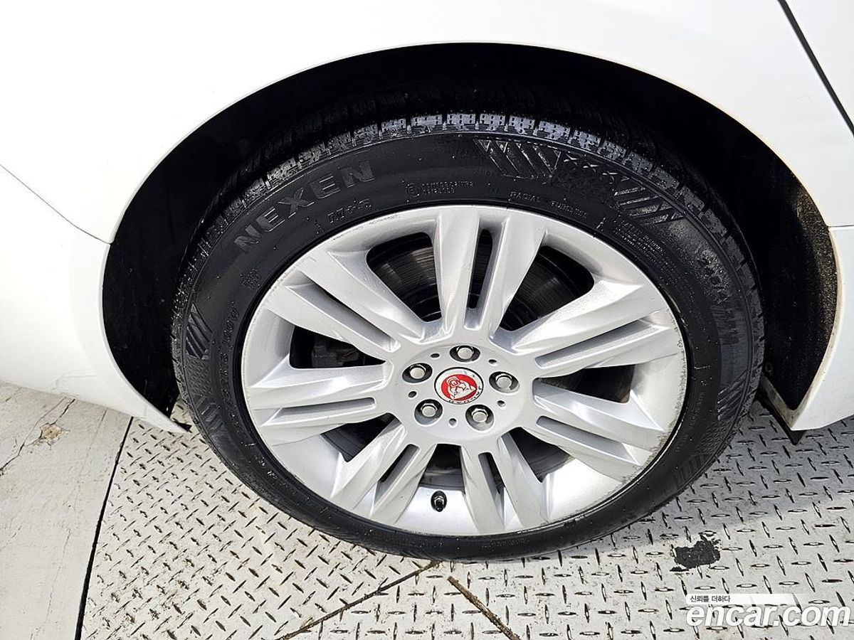 Jaguar XF