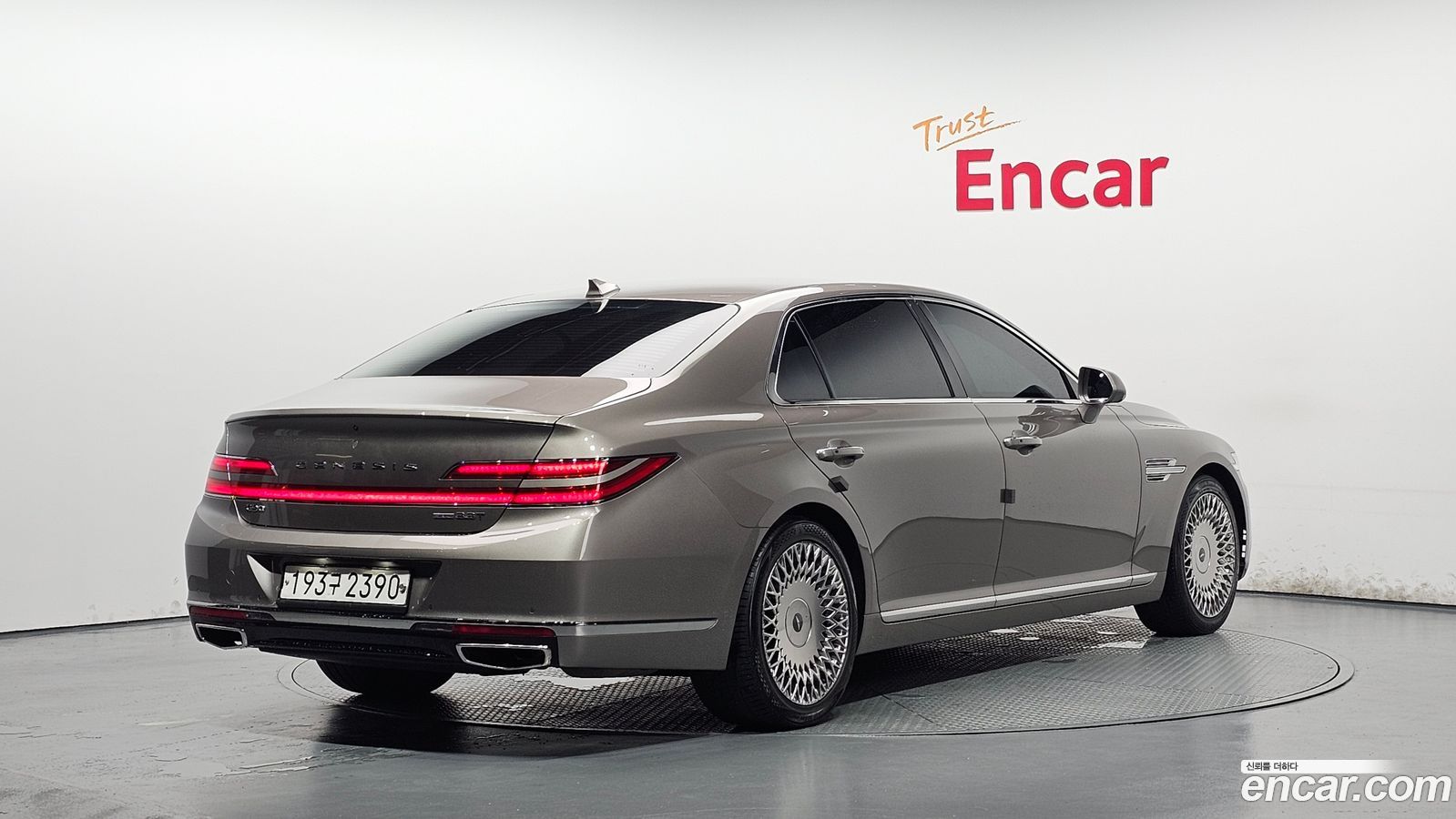 Genesis G90