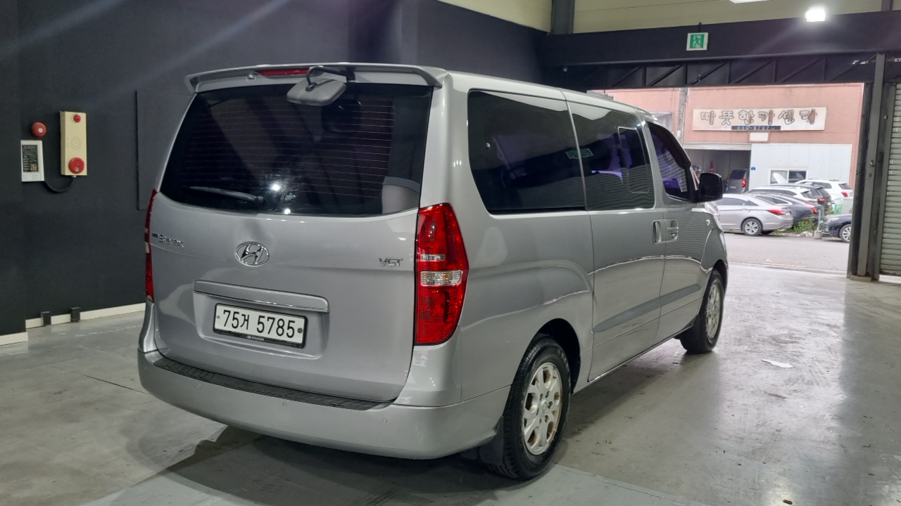Hyundai Starex