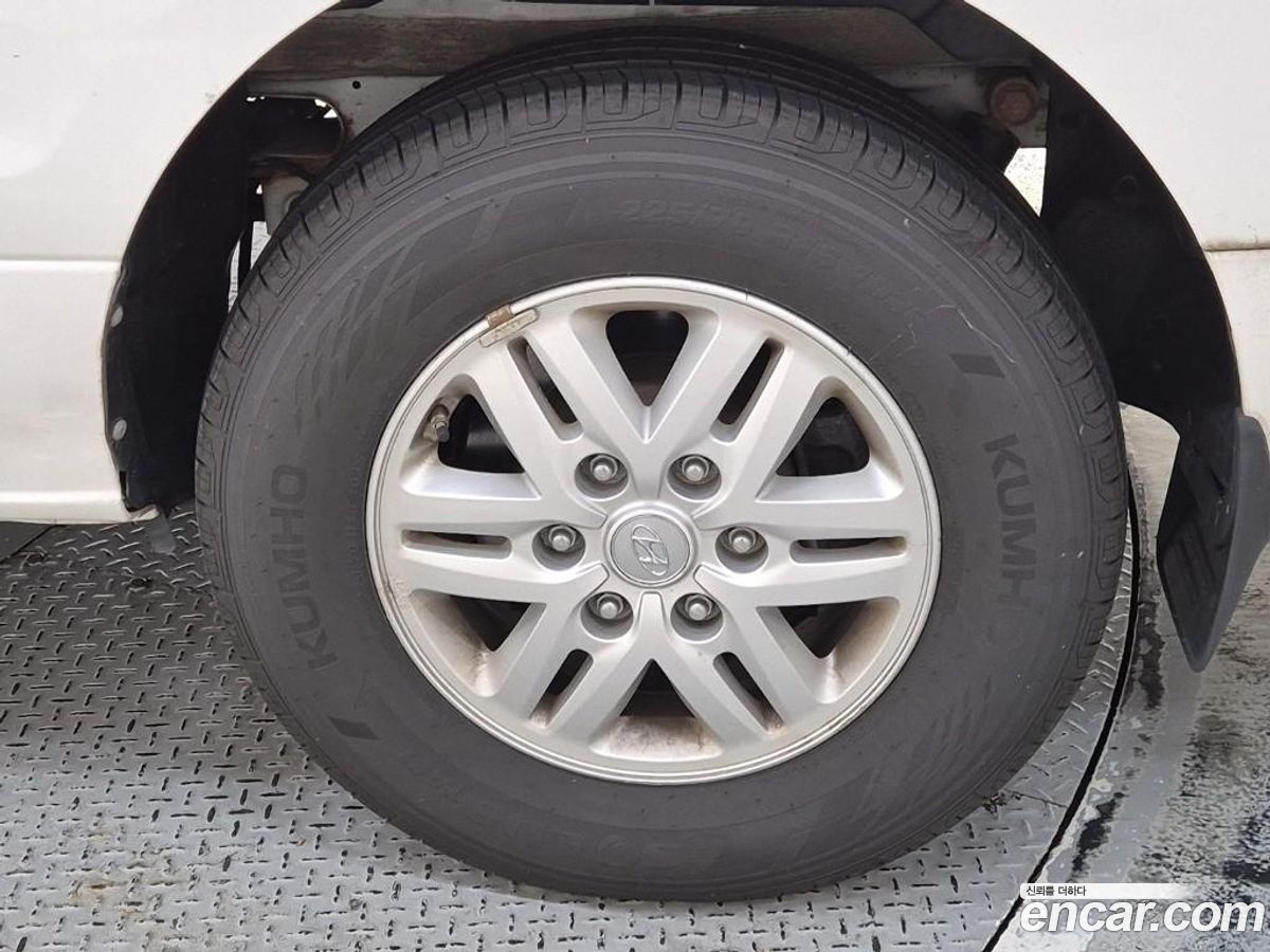 Hyundai Starex