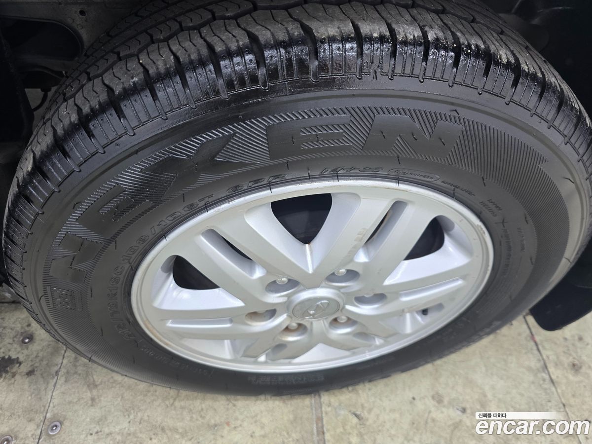 Hyundai Starex