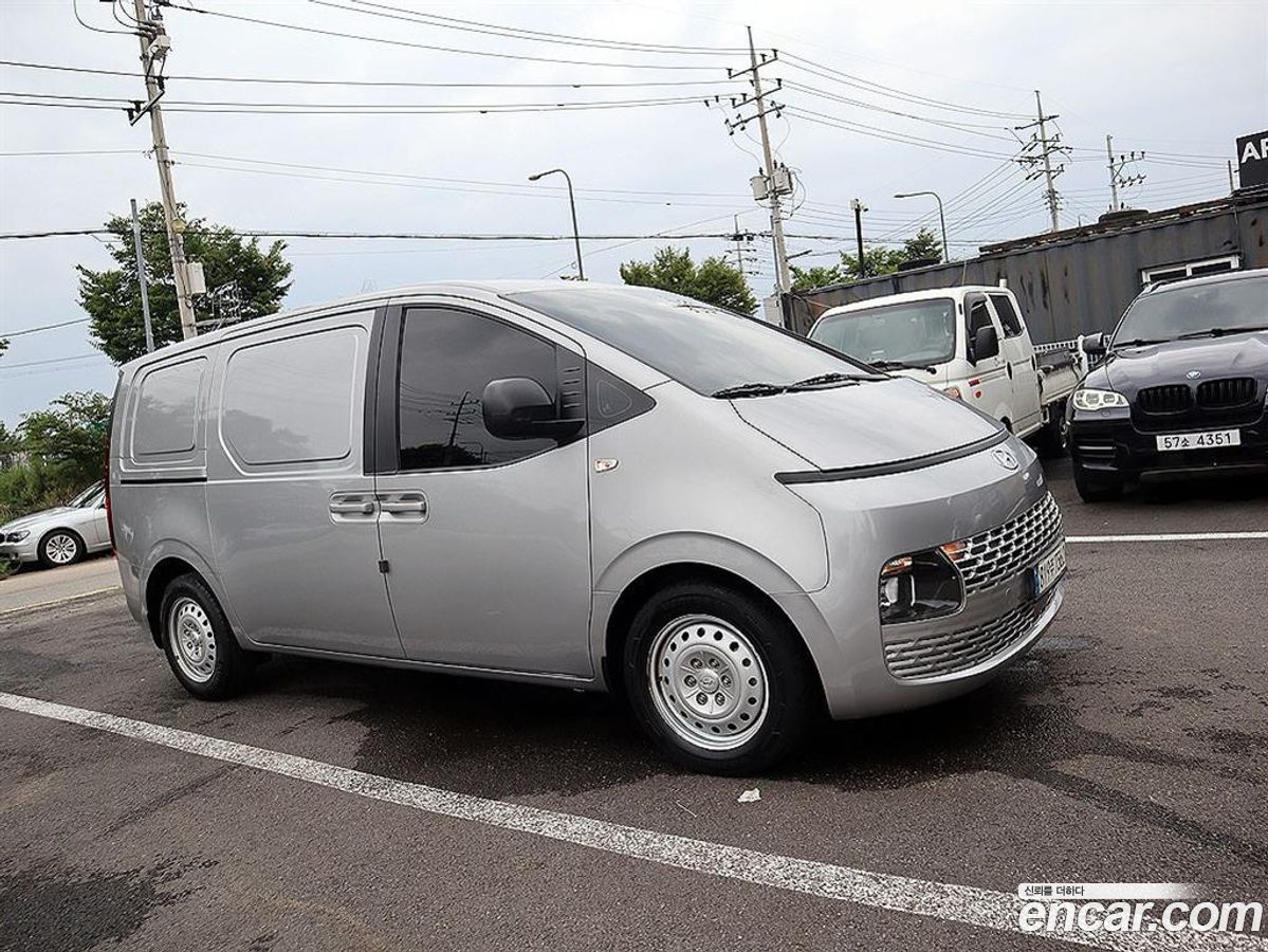 Hyundai Staria