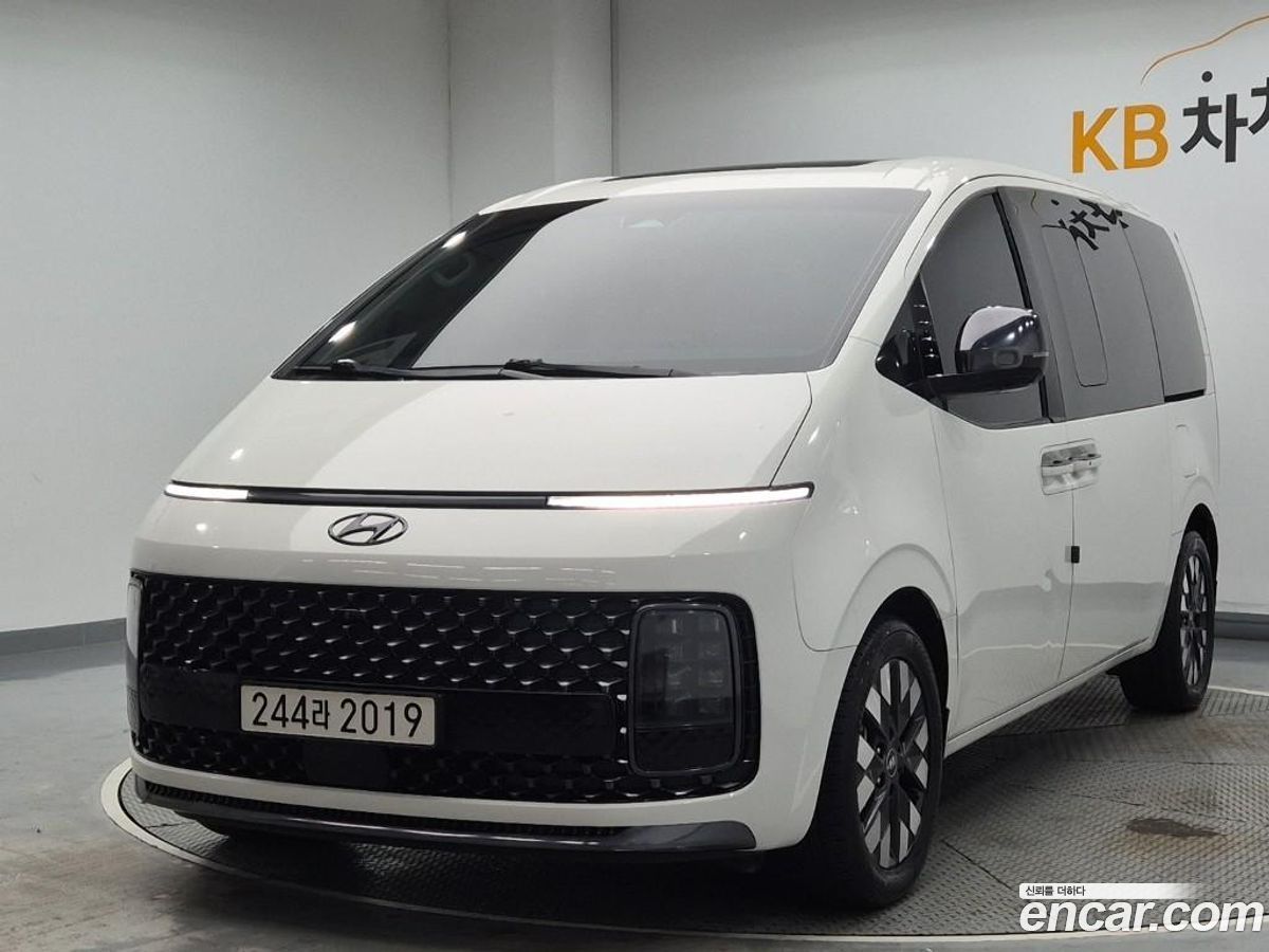 Hyundai Staria