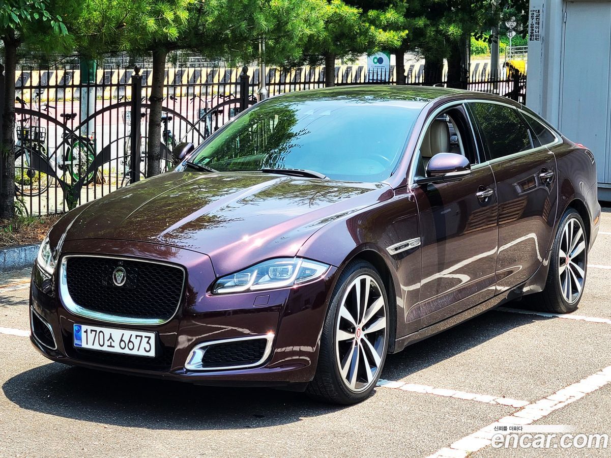 Jaguar XJ