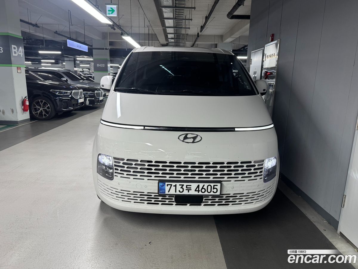 Hyundai Staria