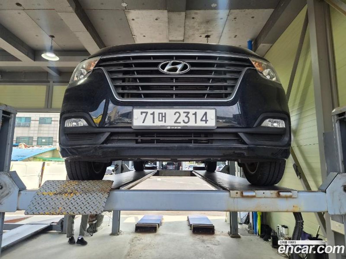 Hyundai Starex